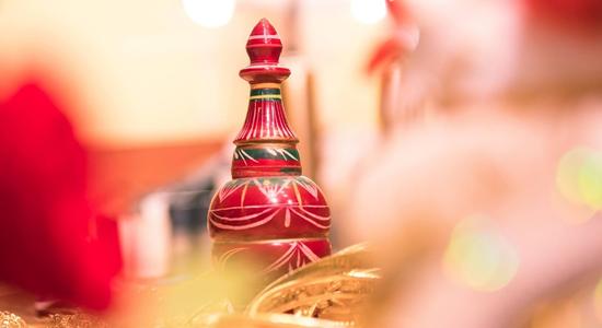 A red Gaach Kouto, a wedding ornament that brings wealth and blessings.